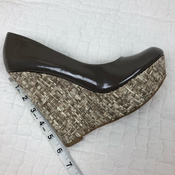 Steve Madden Closed-Toe Olive Wedges - Picture 3 of 5